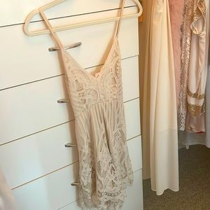 Jumper shorts in off white lace for summer!